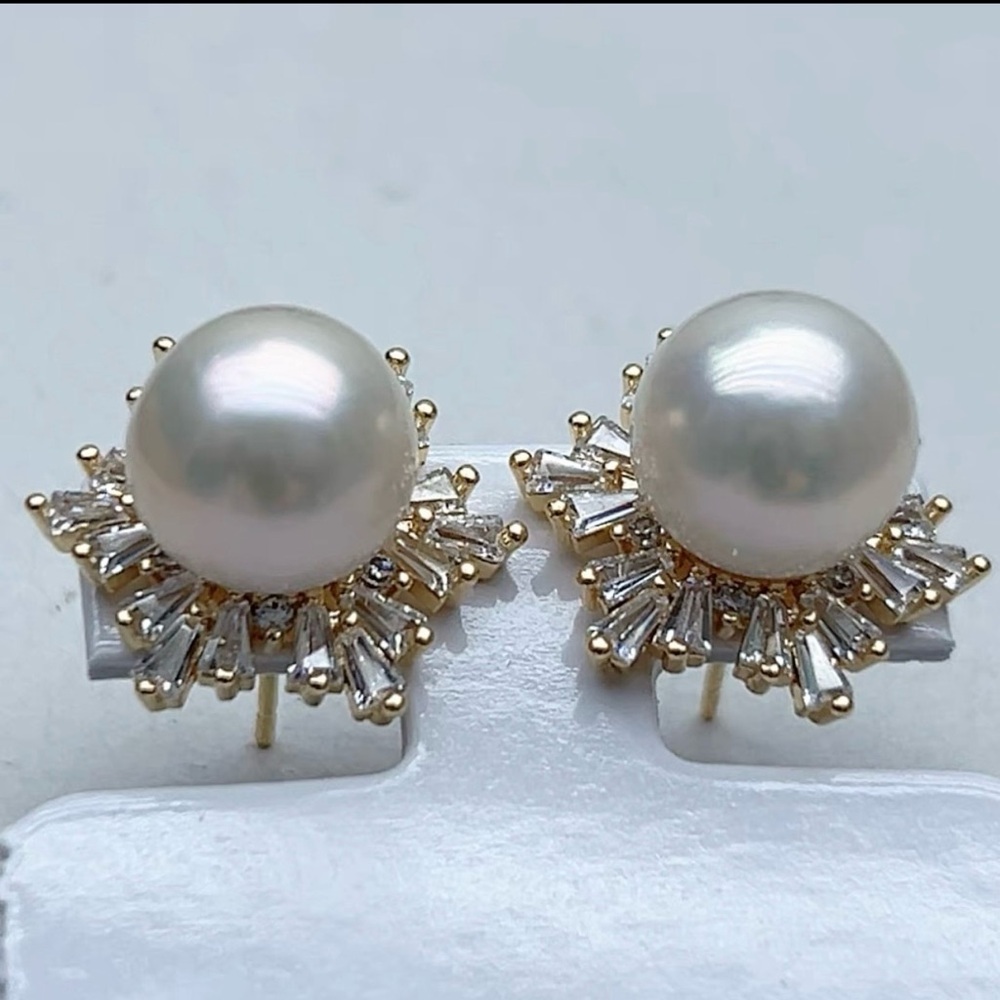 Genuine Freshwater Pearl & Crystal Halo Stud Earrings – Elegant Statement
